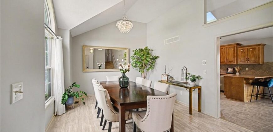8905 N Essex Drive, Kansas City, MO 64156
