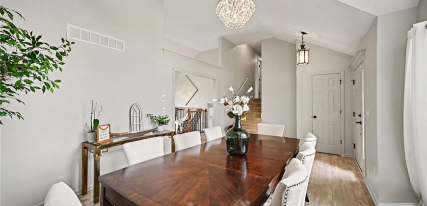8905 N Essex Drive, Kansas City, MO 64156
