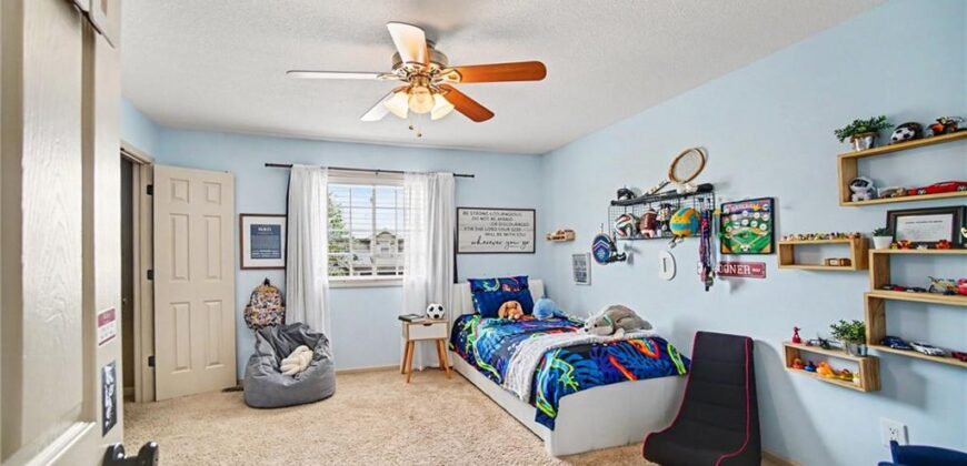 8905 N Essex Drive, Kansas City, MO 64156