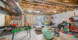 8905 N Essex Drive, Kansas City, MO 64156