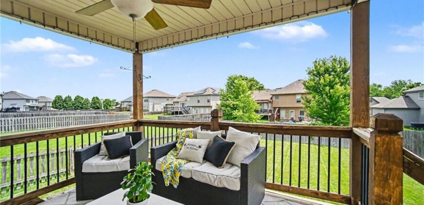 8905 N Essex Drive, Kansas City, MO 64156