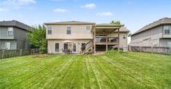 8905 N Essex Drive, Kansas City, MO 64156