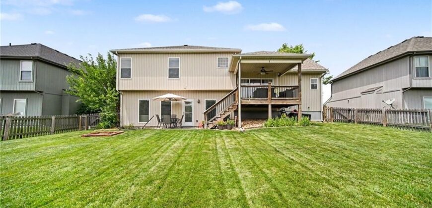 8905 N Essex Drive, Kansas City, MO 64156
