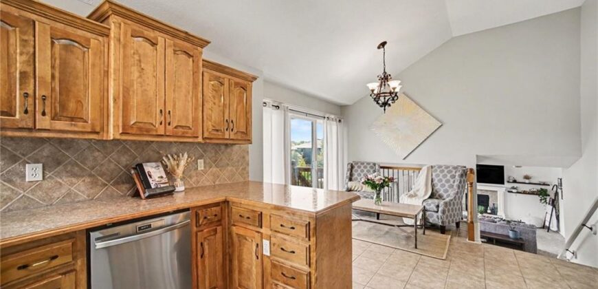 8905 N Essex Drive, Kansas City, MO 64156