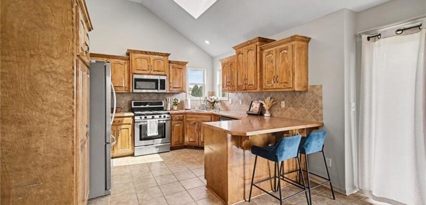 8905 N Essex Drive, Kansas City, MO 64156