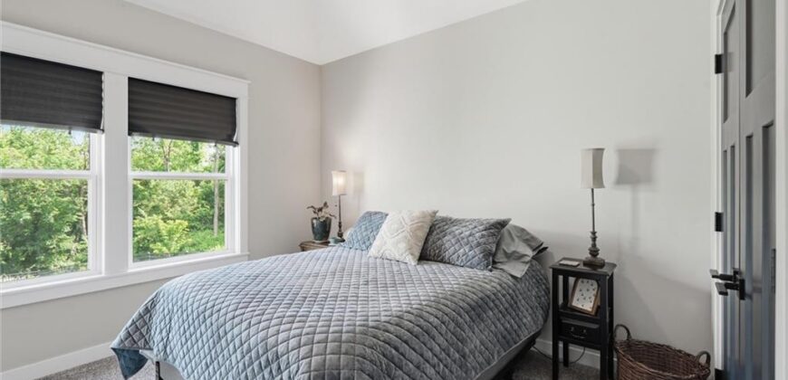 14790 Thousand Oaks Place, Parkville, MO 64152