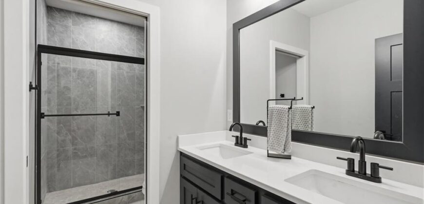 14790 Thousand Oaks Place, Parkville, MO 64152