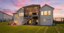 14790 Thousand Oaks Place, Parkville, MO 64152