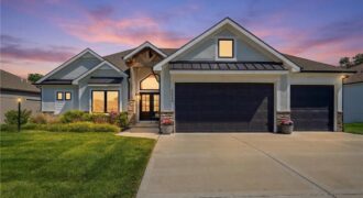 14790 Thousand Oaks Place, Parkville, MO 64152