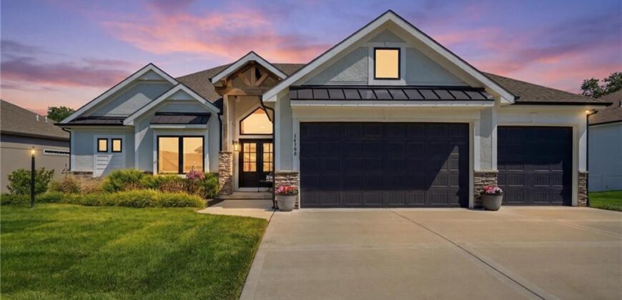 14790 Thousand Oaks Place, Parkville, MO 64152