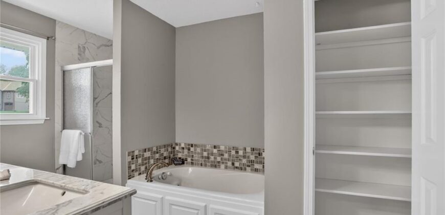 724 N Plum Rose Drive, Liberty, MO 64068