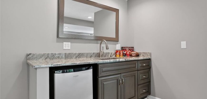 724 N Plum Rose Drive, Liberty, MO 64068