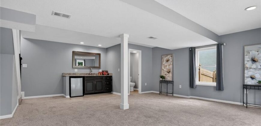 724 N Plum Rose Drive, Liberty, MO 64068