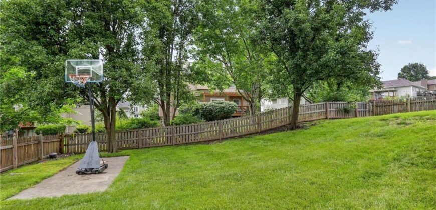 724 N Plum Rose Drive, Liberty, MO 64068