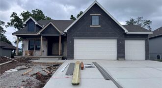 1945 Longview Drive, Liberty, MO 64068