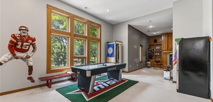 7608 NW Roberts Road, Weatherby Lake, MO 64152
