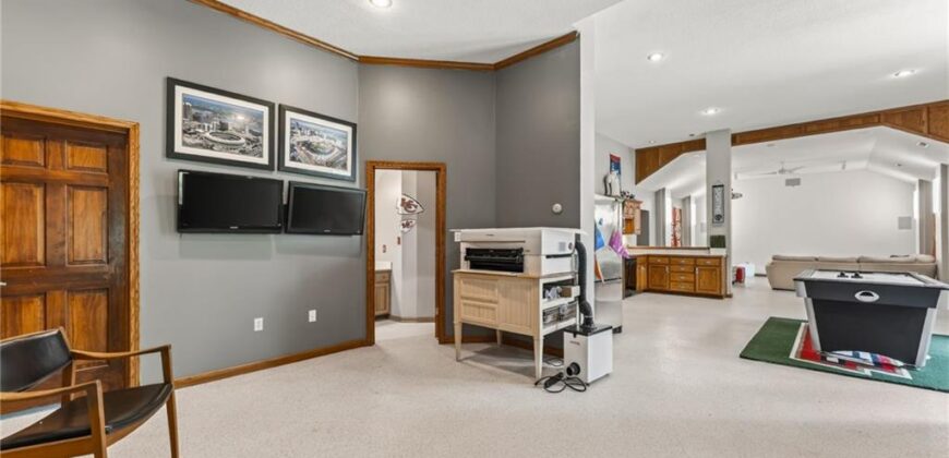 7608 NW Roberts Road, Weatherby Lake, MO 64152