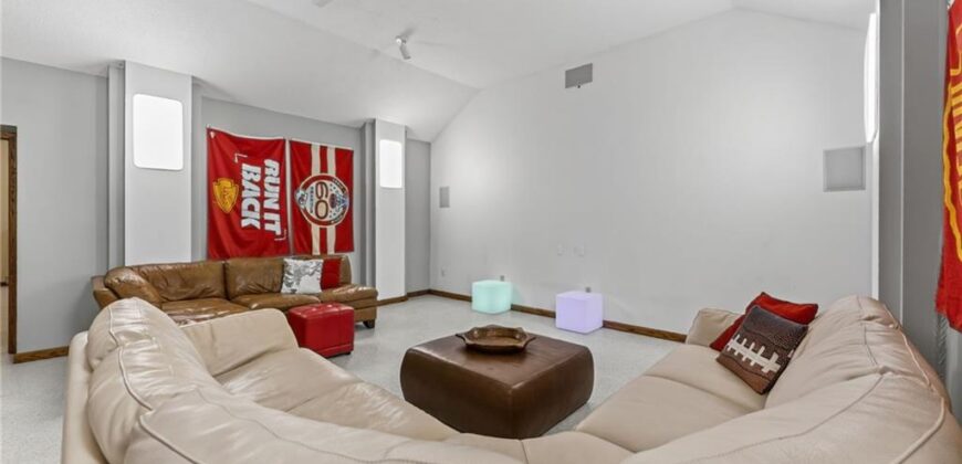 7608 NW Roberts Road, Weatherby Lake, MO 64152