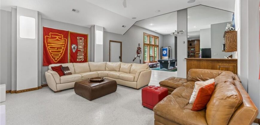 7608 NW Roberts Road, Weatherby Lake, MO 64152