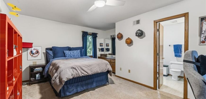 7608 NW Roberts Road, Weatherby Lake, MO 64152