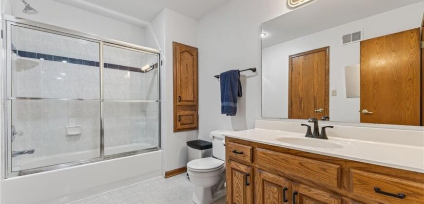 7608 NW Roberts Road, Weatherby Lake, MO 64152