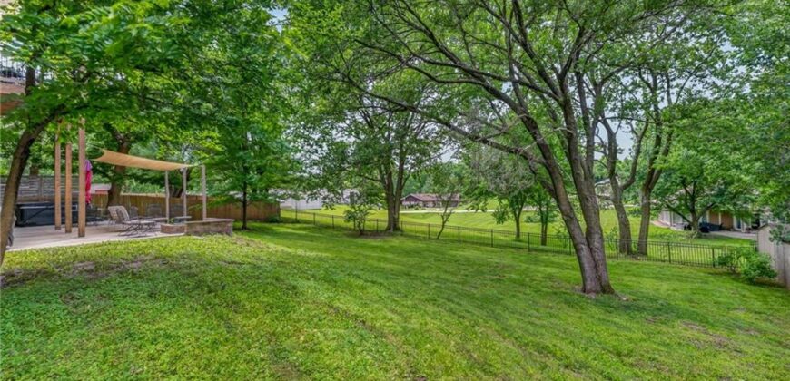 7608 NW Roberts Road, Weatherby Lake, MO 64152