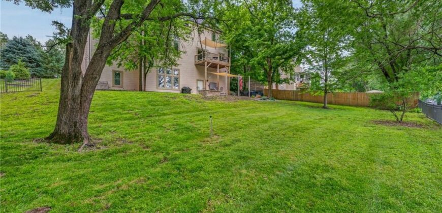 7608 NW Roberts Road, Weatherby Lake, MO 64152