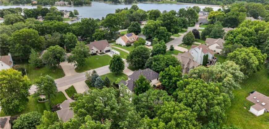 7608 NW Roberts Road, Weatherby Lake, MO 64152