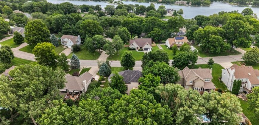 7608 NW Roberts Road, Weatherby Lake, MO 64152