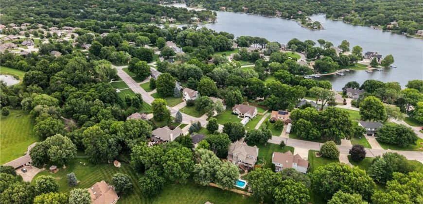 7608 NW Roberts Road, Weatherby Lake, MO 64152