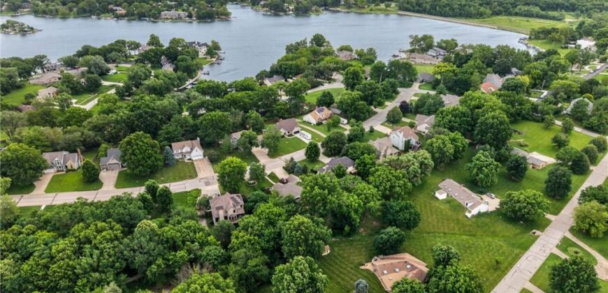 7608 NW Roberts Road, Weatherby Lake, MO 64152