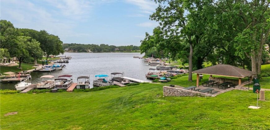 7608 NW Roberts Road, Weatherby Lake, MO 64152