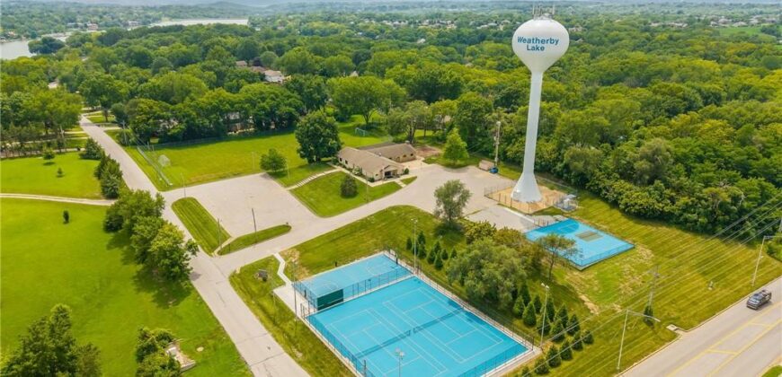 7608 NW Roberts Road, Weatherby Lake, MO 64152