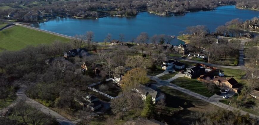 7608 NW Roberts Road, Weatherby Lake, MO 64152