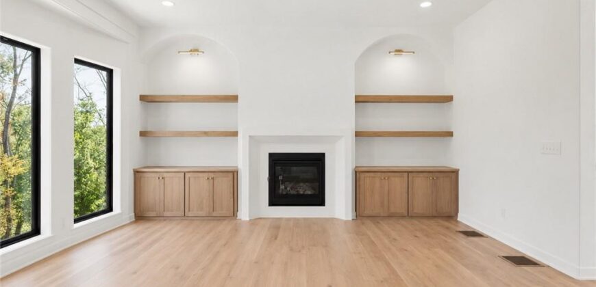 5695 Thousand Oaks Drive, Parkville, MO 64152