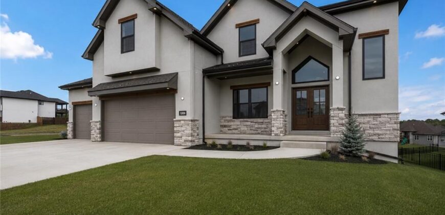 5695 Thousand Oaks Drive, Parkville, MO 64152