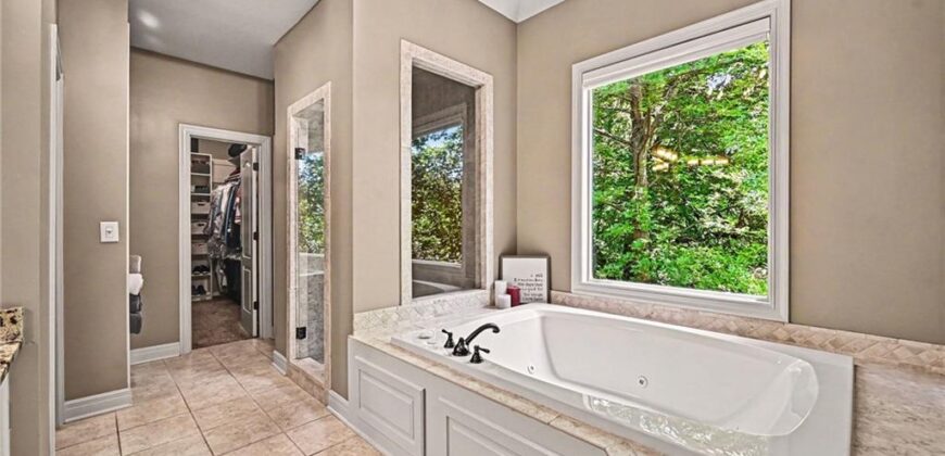 6104 Timberidge Court, Parkville, MO 64152