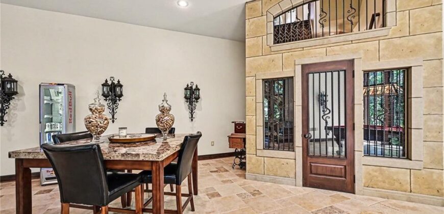 6104 Timberidge Court, Parkville, MO 64152
