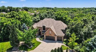 6104 Timberidge Court, Parkville, MO 64152