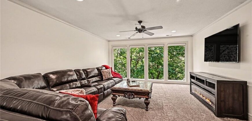 6104 Timberidge Court, Parkville, MO 64152
