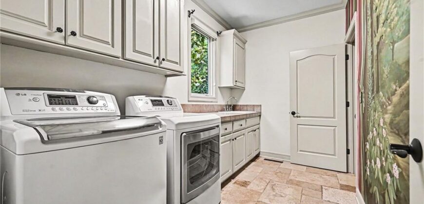 6104 Timberidge Court, Parkville, MO 64152