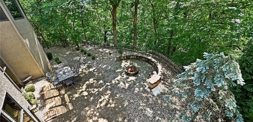 6104 Timberidge Court, Parkville, MO 64152