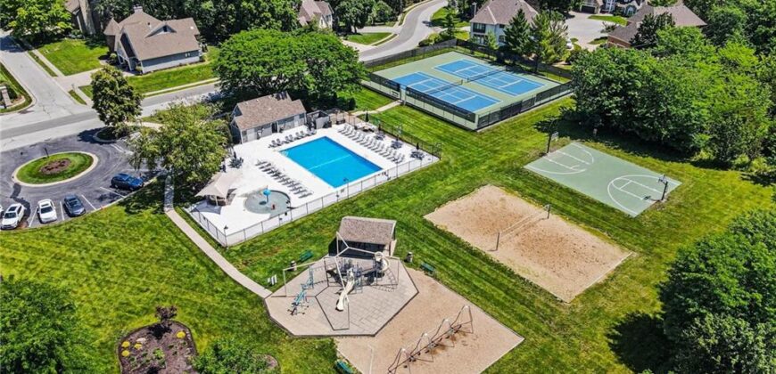 6104 Timberidge Court, Parkville, MO 64152