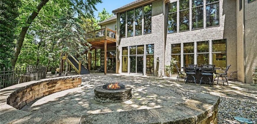 6104 Timberidge Court, Parkville, MO 64152