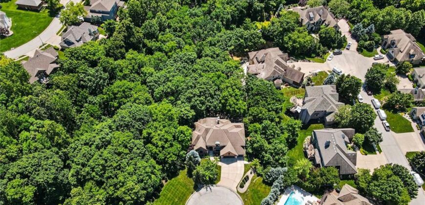 6104 Timberidge Court, Parkville, MO 64152