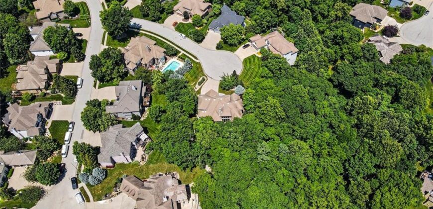 6104 Timberidge Court, Parkville, MO 64152