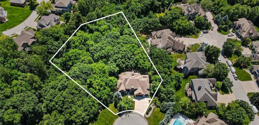 6104 Timberidge Court, Parkville, MO 64152