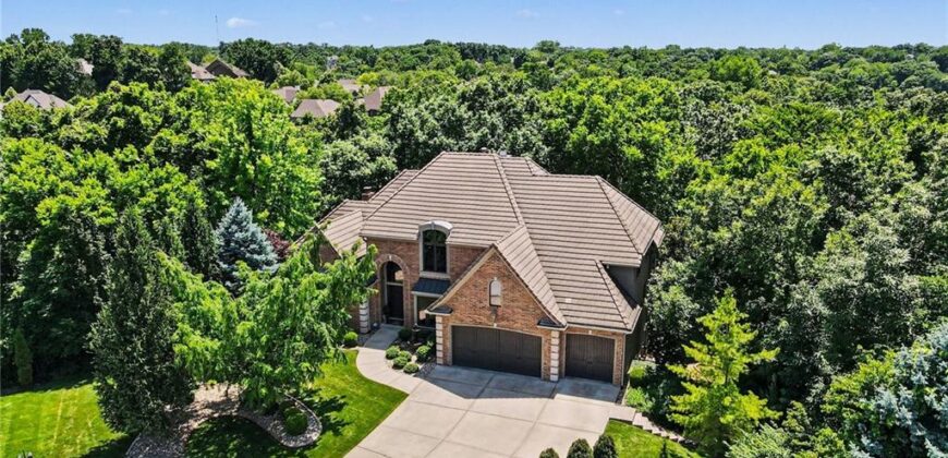 6104 Timberidge Court, Parkville, MO 64152