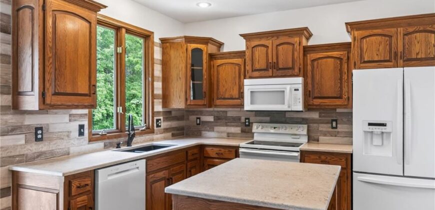 9027 N Manning Avenue, Kansas City, MO 64157