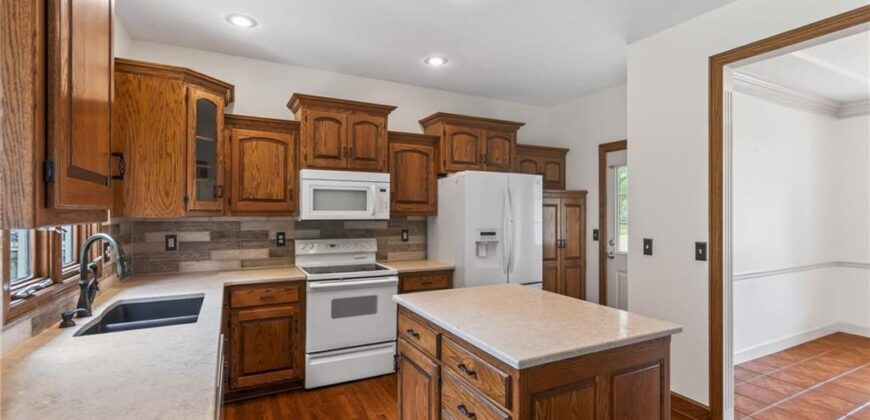 9027 N Manning Avenue, Kansas City, MO 64157